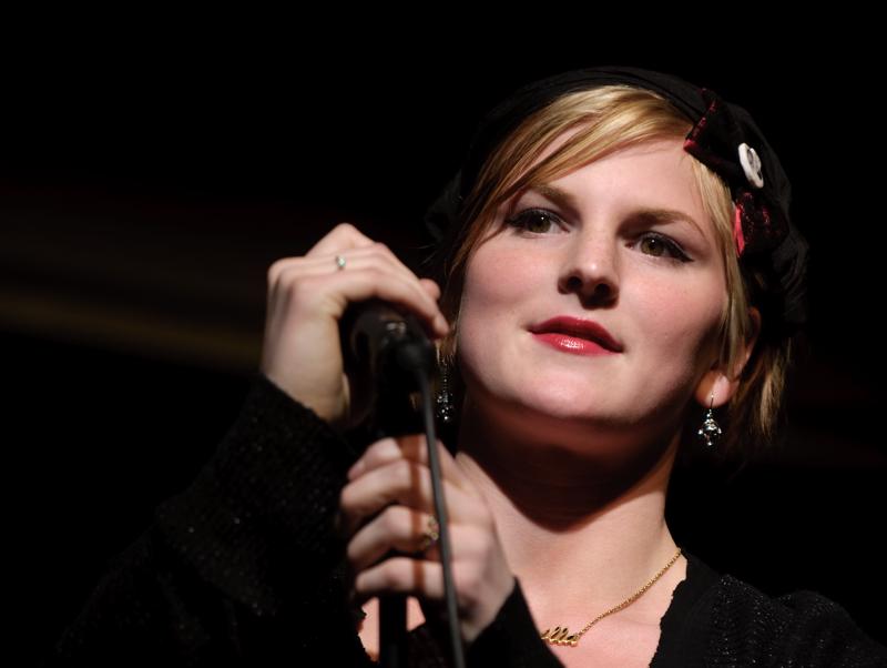  D3C_7836.jpg </br ><small> 2009-05-04 21:25</br >NIKON D300 200mm 1/125s f/4 ISO 200</small>