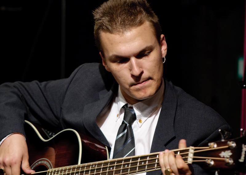  D3C_7837.jpg </br ><small> 2009-05-04 21:27</br >NIKON D300 200mm 1/125s f/4 ISO 720</small>