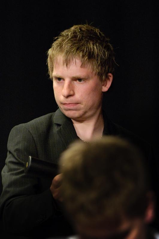  D3C_7846.jpg </br ><small> 2009-05-04 21:29</br >NIKON D300 200mm 1/125s f/4 ISO 1600</small>