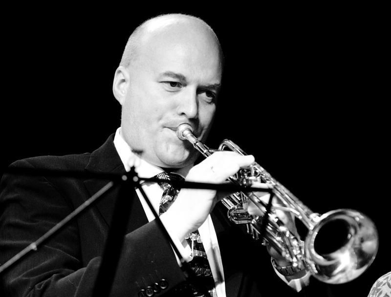  D3C_7873.jpg </br ><small> 2009-05-04 21:44</br >NIKON D300 190mm 1/125s f/4 ISO 1600</small>