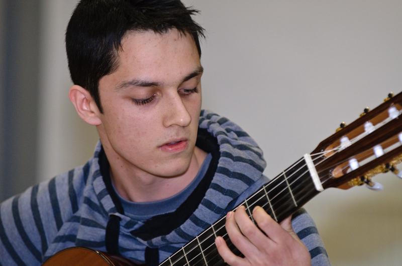  D3C_7118.jpg </br ><small> 2009-03-02 20:15</br >NIKON D300 200mm 1/125s f/4 ISO 800</small>