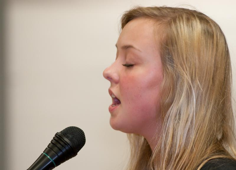  D3C_7180.jpg </br ><small> 2009-03-02 21:02</br >NIKON D300 200mm 1/60s f/4 ISO 800</small>