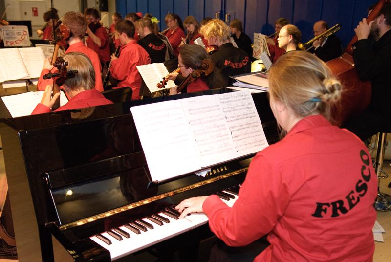  D2C_8394.jpg </br ><small> 2009-05-28 21:00</br >NIKON D200 23mm 1/125s f/2.8 ISO 800</small>