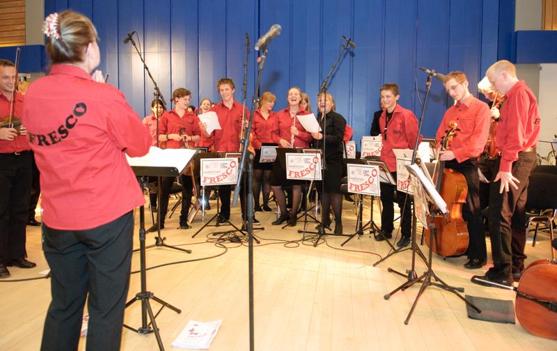  D2C_8399.jpg </br ><small> 2009-05-28 21:01</br >NIKON D200 17mm 1/40s f/2.8 ISO 800</small>