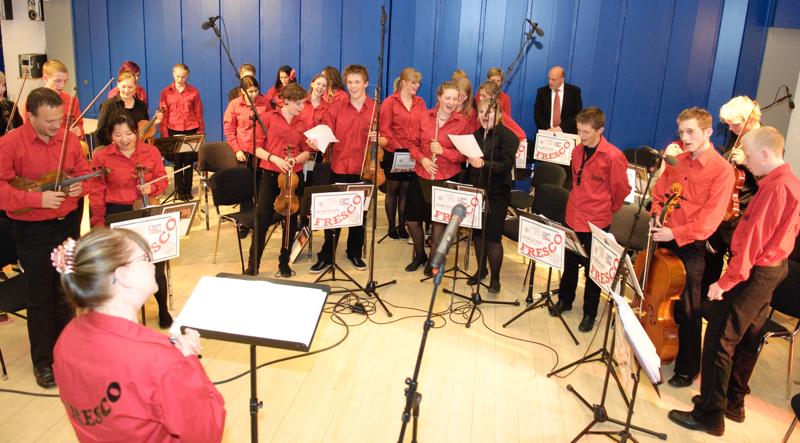  D2C_8403.jpg </br ><small> 2009-05-28 21:02</br >NIKON D200 17mm 1/45s f/2.8 ISO 800</small>