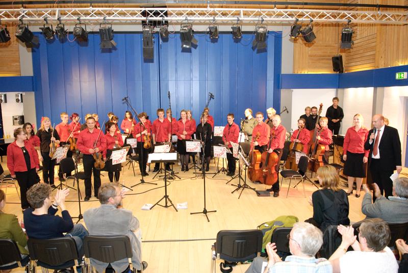  D2C_8416.jpg </br ><small> 2009-05-28 21:05</br >NIKON D200 17mm 1/50s f/2.8 ISO 800</small>