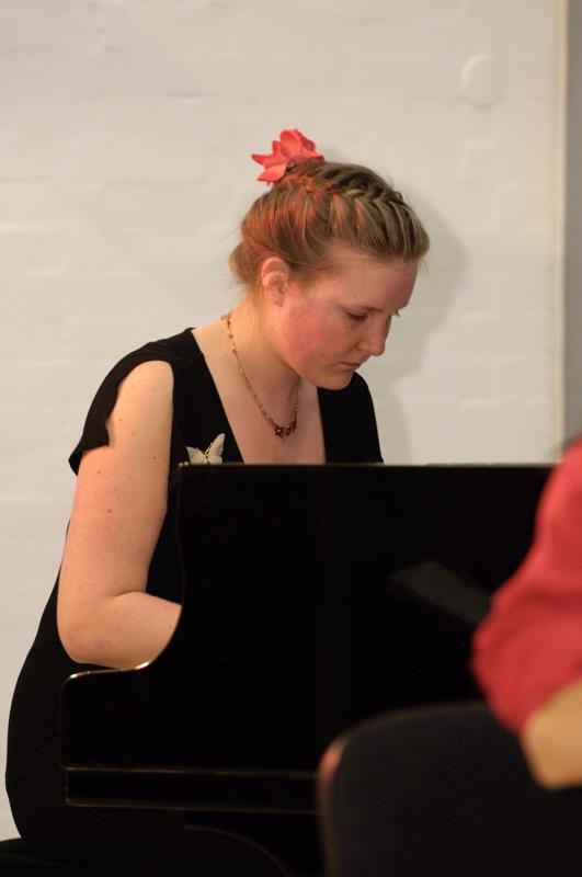  D3C_8153.jpg </br ><small> 2009-05-28 20:25</br >NIKON D300 170mm 1/60s f/4 ISO 1600</small>