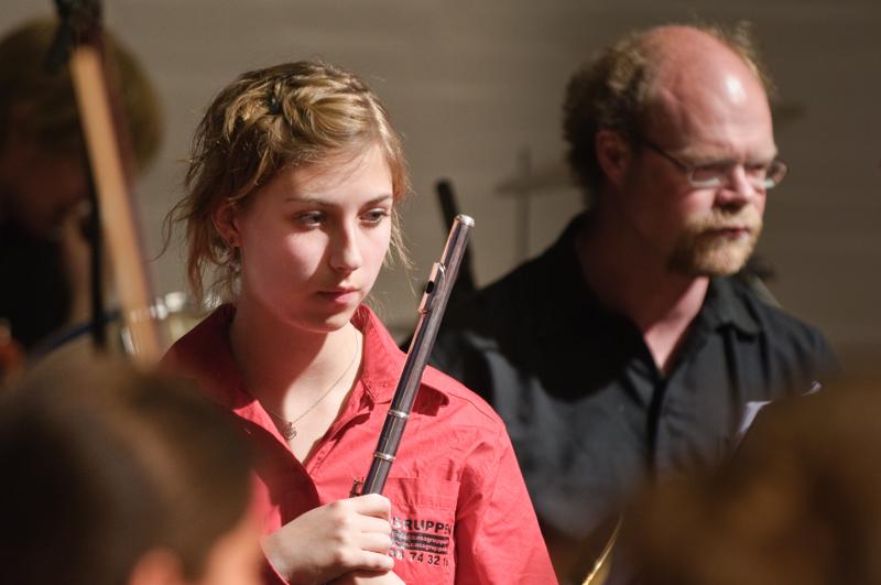  D3C_8135.jpg </br ><small> 2009-05-28 19:41</br >NIKON D300 200mm 1/80s f/4 ISO 560</small>