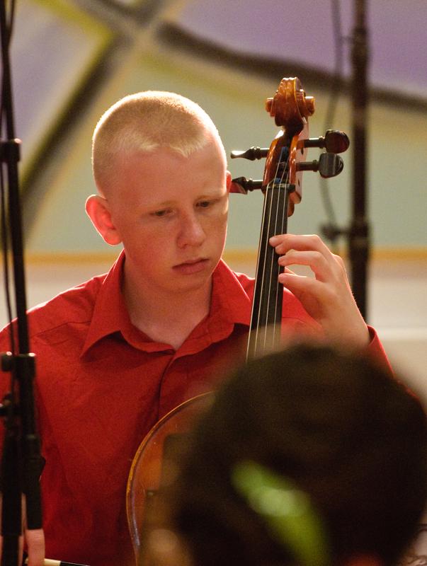  D3C_8139.jpg </br ><small> 2009-05-28 19:46</br >NIKON D300 200mm 1/80s f/4 ISO 1600</small>