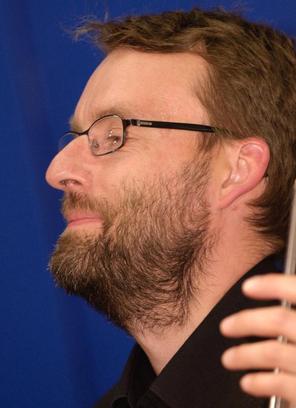  D3C_8188.jpg </br ><small> 2009-05-28 21:10</br >NIKON D300 200mm 1/60s f/4 ISO 1600</small>