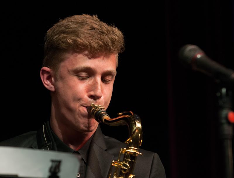  D3C_1754.JPG </br ><small> 2012-06-14 19:47</br >NIKON D300 + 70.0-200.0 mm f/2.8<br /> 160mm 1/200s f/4 ISO 1000</small>