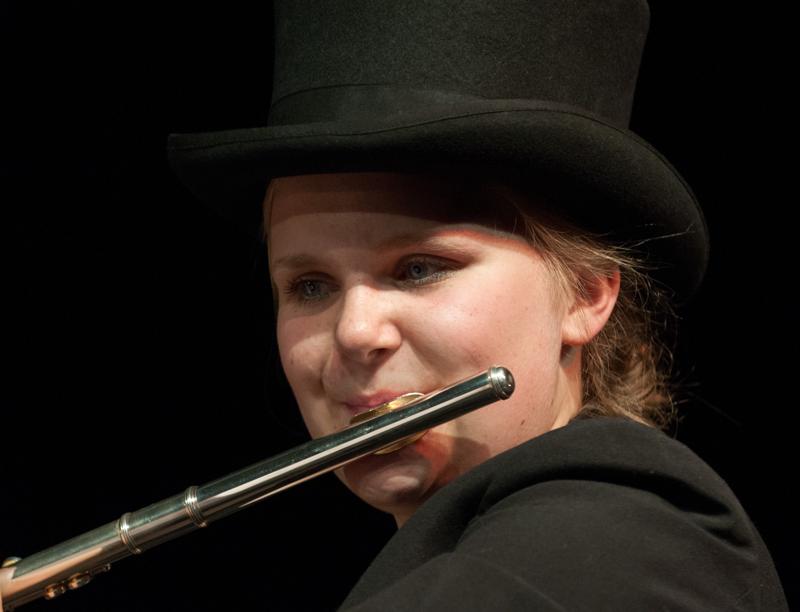  D3C_1764.JPG </br ><small> 2012-06-14 20:02</br >NIKON D300 + 70.0-200.0 mm f/2.8<br /> 190mm 1/200s f/4 ISO 1000</small>