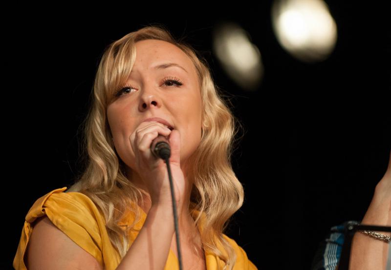  D3C_1811.JPG </br ><small> 2012-06-14 20:17</br >NIKON D300 + 70.0-200.0 mm f/2.8<br /> 200mm 1/500s f/3.2 ISO 1000</small>