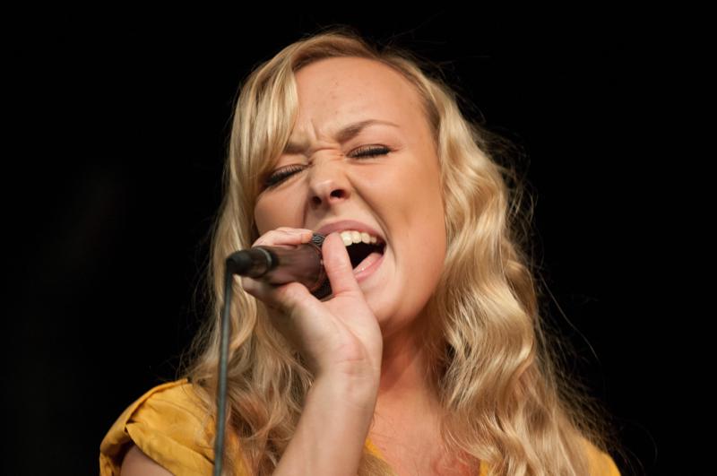  D3C_1877.JPG </br ><small> 2012-06-14 21:16</br >NIKON D300 + 70.0-200.0 mm f/2.8<br /> 200mm 1/400s f/3.2 ISO 1000</small>