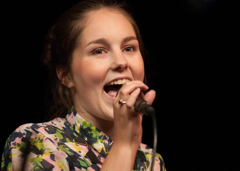  D3C_1901.JPG </br ><small> 2012-06-14 21:40</br >NIKON D300 + 70.0-200.0 mm f/2.8<br /> 190mm 1/500s f/3.2 ISO 1000</small>