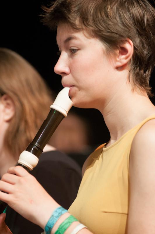  D3C_1700.JPG </br ><small> 2012-06-14 19:11</br >NIKON D300 + 70.0-200.0 mm f/2.8<br /> 200mm 1/200s f/3.2 ISO 1000</small>