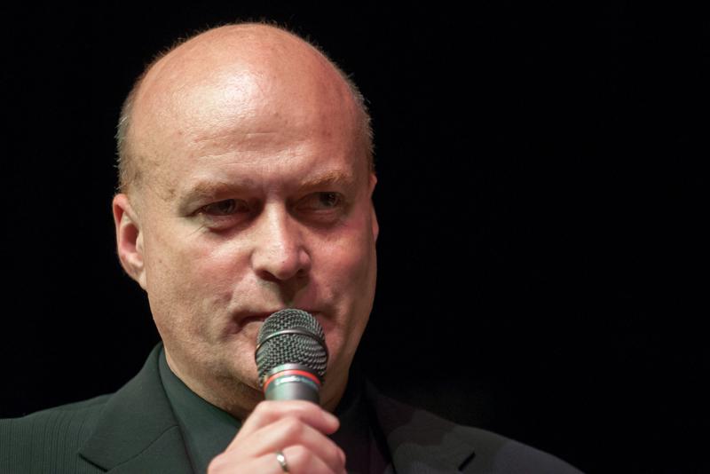  D3C_1703.JPG </br ><small> 2012-06-14 19:16</br >NIKON D300 + 70.0-200.0 mm f/2.8<br /> 155mm 1/200s f/3.2 ISO 1000</small>