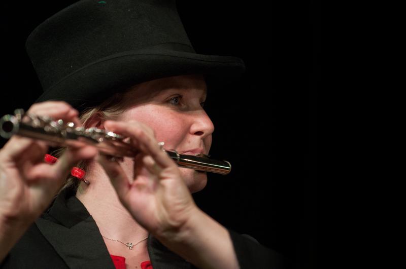  D3C_1768.JPG </br ><small> 2012-06-14 20:08</br >NIKON D300 + 70.0-200.0 mm f/2.8<br /> 180mm 1/320s f/3.2 ISO 1000</small>