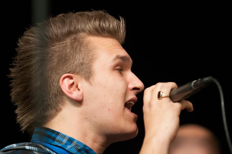  D3C_1872.JPG </br ><small> 2012-06-14 21:14</br >NIKON D300 + 70.0-200.0 mm f/2.8<br /> 200mm 1/200s f/3.2 ISO 1000</small>