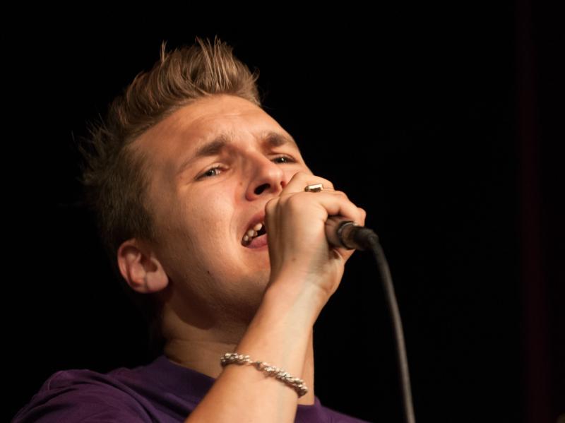  D3C_1909.JPG </br ><small> 2012-06-14 21:41</br >NIKON D300 + 70.0-200.0 mm f/2.8<br /> 200mm 1/320s f/3.2 ISO 1000</small>