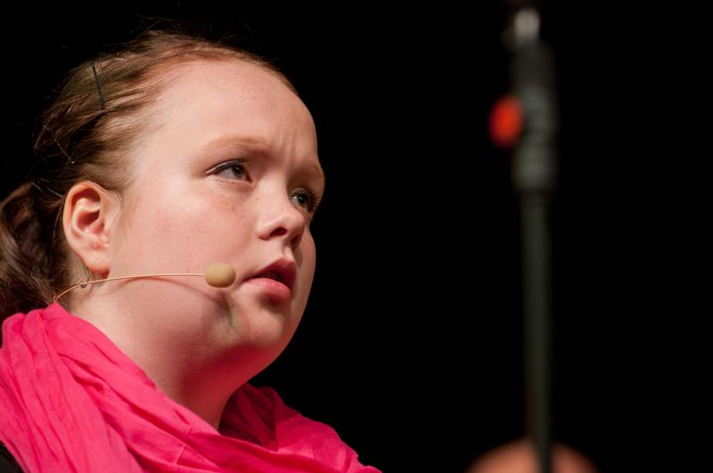  D3C_1788.JPG </br ><small> 2012-06-14 20:14</br >NIKON D300 + 70.0-200.0 mm f/2.8<br /> 180mm 1/160s f/3.2 ISO 1000</small>