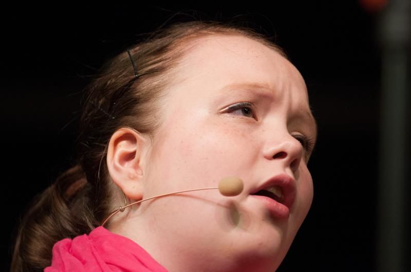  D3C_1791.JPG </br ><small> 2012-06-14 20:15</br >NIKON D300 + 70.0-200.0 mm f/2.8<br /> 190mm 1/320s f/3.2 ISO 1000</small>