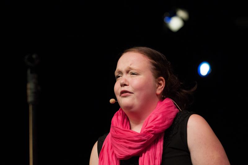  D3C_1805.JPG </br ><small> 2012-06-14 20:17</br >NIKON D300 + 70.0-200.0 mm f/2.8<br /> 105mm 1/500s f/3.2 ISO 1000</small>