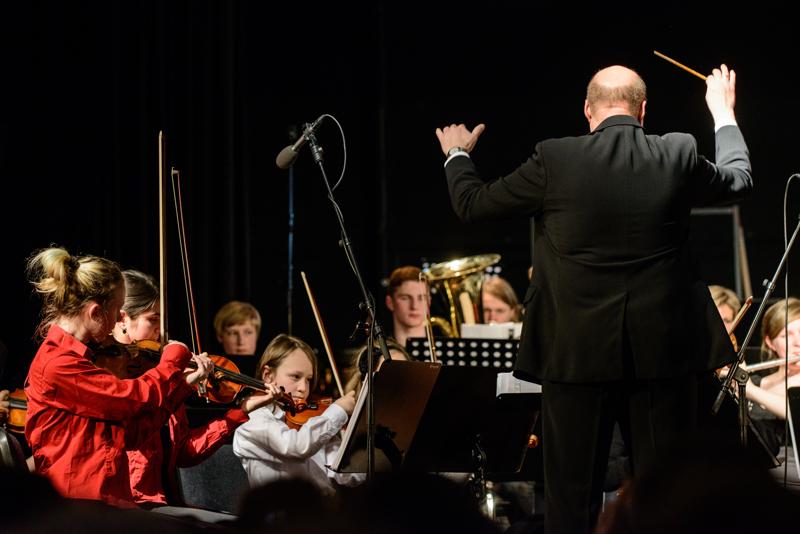  20130502_PB8_5071.JPG </br >Høje-Taastrup Kommunale Musikskole</br > <small> 2013-05-02 19:35</br >NIKON D800 + 70.0-200.0 mm f/2.8<br /> 130mm 1/160s f/4 ISO 800</small>