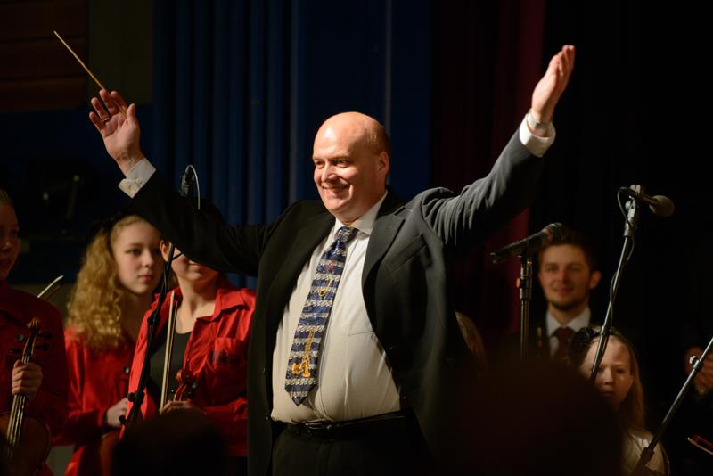  20130502_PB8_5209.JPG </br >Høje-Taastrup Kommunale Musikskole</br > <small> 2013-05-02 21:32</br >NIKON D800 + 70.0-200.0 mm f/2.8<br /> 200mm 1/200s f/4 ISO 720</small>