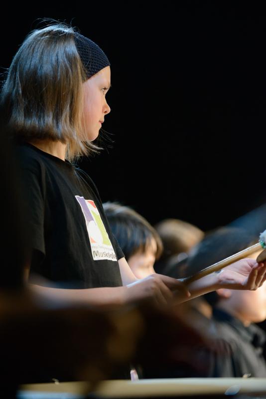  20130502_PB8_5042.JPG </br >Høje-Taastrup Kommunale Musikskole</br > <small> 2013-05-02 19:18</br >NIKON D800 + 70.0-200.0 mm f/2.8<br /> 135mm 1/160s f/2.8 ISO 2000</small>