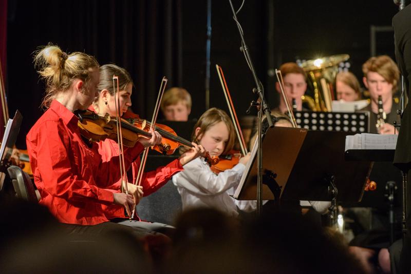  20130502_PB8_5070.JPG </br >Høje-Taastrup Kommunale Musikskole</br > <small> 2013-05-02 19:35</br >NIKON D800 + 70.0-200.0 mm f/2.8<br /> 190mm 1/200s f/4 ISO 3200</small>