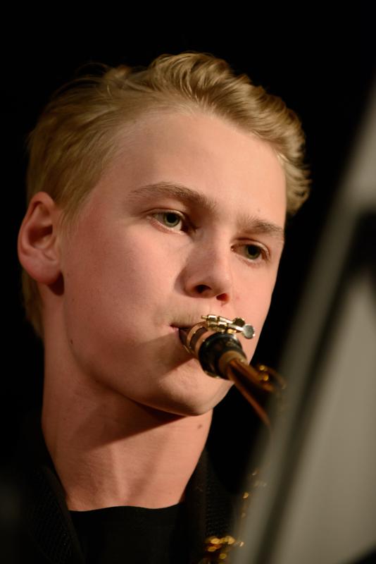  20130502_PB8_5079.JPG </br >Høje-Taastrup Kommunale Musikskole</br > <small> 2013-05-02 19:41</br >NIKON D800 + 70.0-200.0 mm f/2.8<br /> 200mm 1/200s f/2.8 ISO 1000</small>