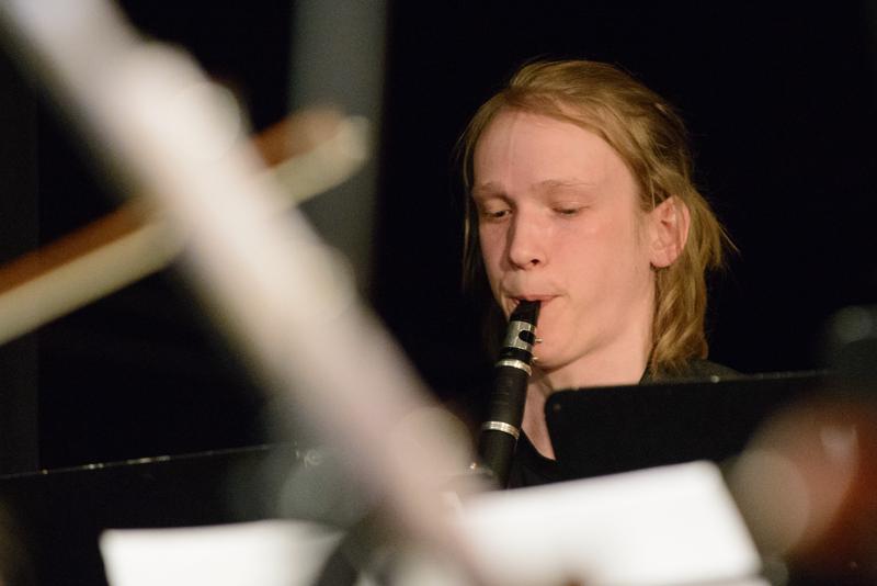  20130502_PB8_5173.JPG </br >Høje-Taastrup Kommunale Musikskole</br > <small> 2013-05-02 21:16</br >NIKON D800 + 70.0-200.0 mm f/2.8<br /> 200mm 1/200s f/4 ISO 6400</small>