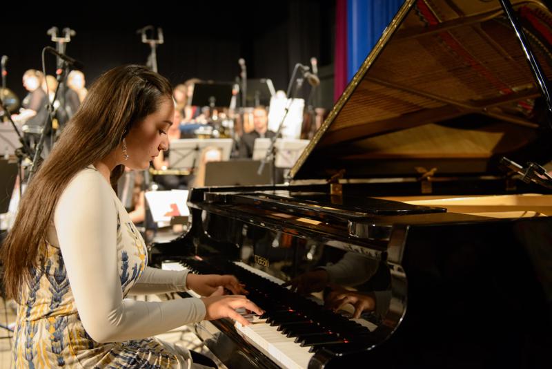  20140502_PB8_8919.JPG </br ><small> 2014-05-02 19:37</br >NIKON D800 + 24.0-70.0 mm f/2.8<br /> 38mm 1/40s f/2.8 ISO 2500</small>