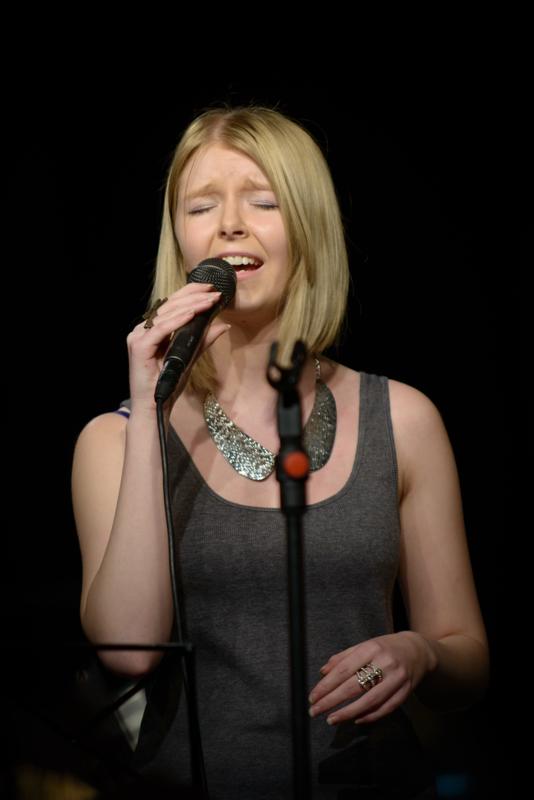  20140502_PB8_8933.JPG </br ><small> 2014-05-02 19:49</br >NIKON D800 + 70.0-200.0 mm f/2.8<br /> 200mm 1/200s f/2.8 ISO 400</small>