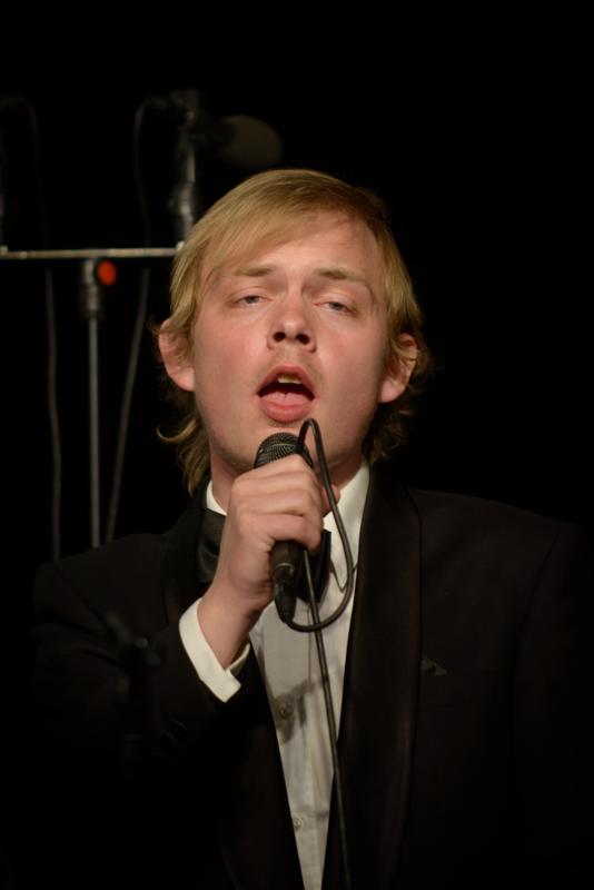  20140502_PB8_8938.JPG </br ><small> 2014-05-02 19:51</br >NIKON D800 + 70.0-200.0 mm f/2.8<br /> 200mm 1/200s f/2.8 ISO 450</small>