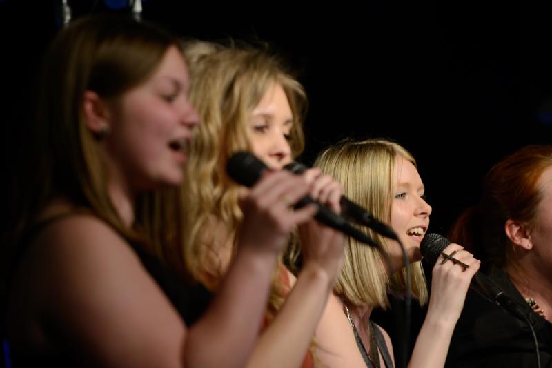  20140502_PB8_9045.JPG </br ><small> 2014-05-02 21:34</br >NIKON D800 + 70.0-200.0 mm f/2.8<br /> 180mm 1/200s f/3.5 ISO 800</small>