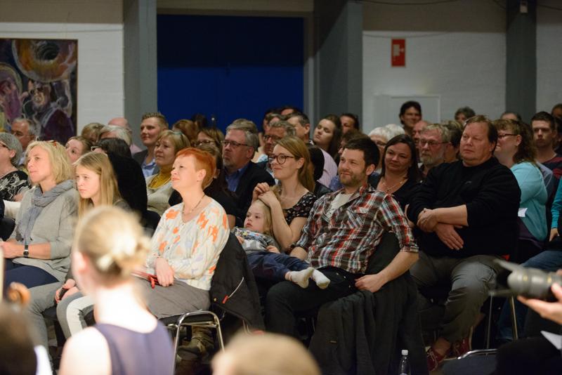  20140502_PB8_9050.JPG </br ><small> 2014-05-02 21:35</br >NIKON D800 + 70.0-200.0 mm f/2.8<br /> 98mm 1/60s f/3.5 ISO 6400</small>