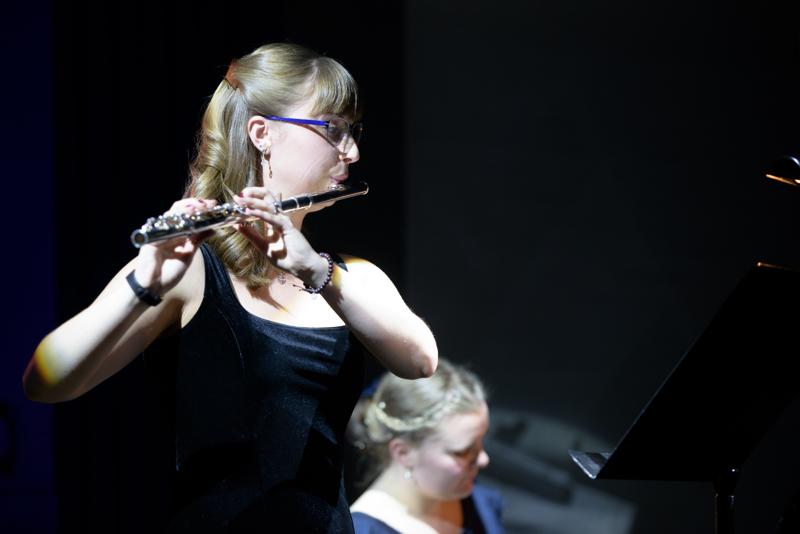  20150508-PB8_8276.JPG </br ><small> 2015-05-08 19:09</br >NIKON D800 + 70.0-200.0 mm f/2.8<br /> 135mm 1/125s f/3.5 ISO 500</small>