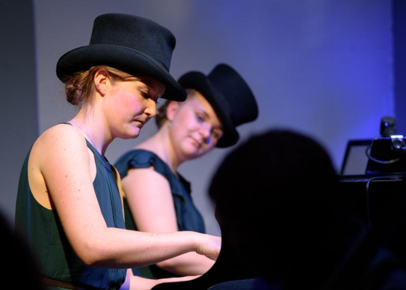  20150508-PB8_8458.JPG </br ><small> 2015-05-08 21:05</br >NIKON D800 + 150.0-600.0 mm f/5.0-6.3<br /> 210mm 1/125s f/5.3 ISO 1600</small>