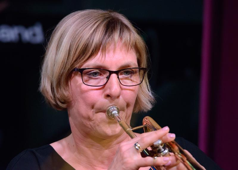  20150508-PB8_8504.JPG </br ><small> 2015-05-08 21:18</br >NIKON D800 + 150.0-600.0 mm f/5.0-6.3<br /> 500mm 1/125s f/6.3 ISO 6400</small>