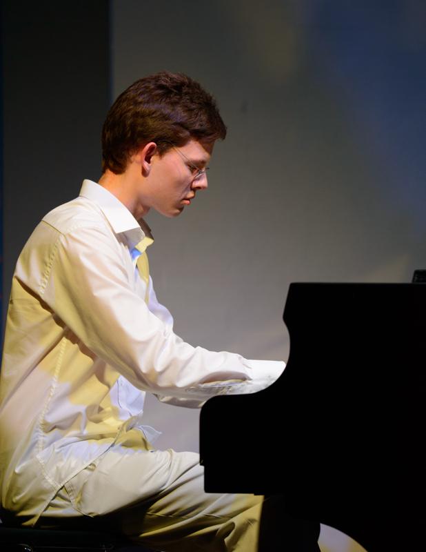  20150508-PB8_8300.JPG </br ><small> 2015-05-08 19:22</br >NIKON D800 + 150.0-600.0 mm f/5.0-6.3<br /> 200mm 1/250s f/5.3 ISO 1600</small>