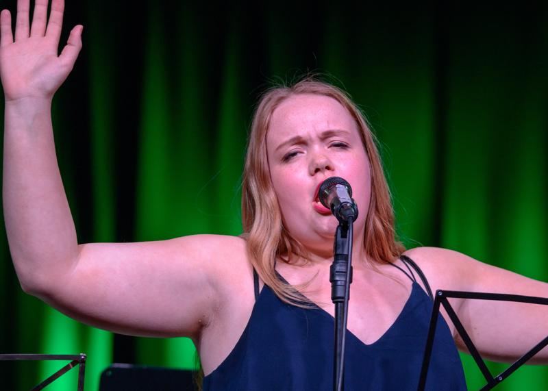  20150508-PB8_8494.JPG </br ><small> 2015-05-08 21:17</br >NIKON D800 + 150.0-600.0 mm f/5.0-6.3<br /> 260mm 1/125s f/5.6 ISO 1000</small>