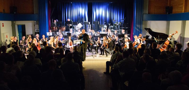  20150508-PB8_8521.JPG </br ><small> 2015-05-08 21:27</br >NIKON D800 + 24.0-70.0 mm f/2.8<br /> 24mm 1/125s f/4 ISO 12800</small>