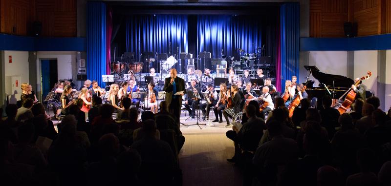  20150508-PB8_8522.JPG </br ><small> 2015-05-08 21:28</br >NIKON D800 + 24.0-70.0 mm f/2.8<br /> 24mm 1/125s f/4 ISO 6400</small>