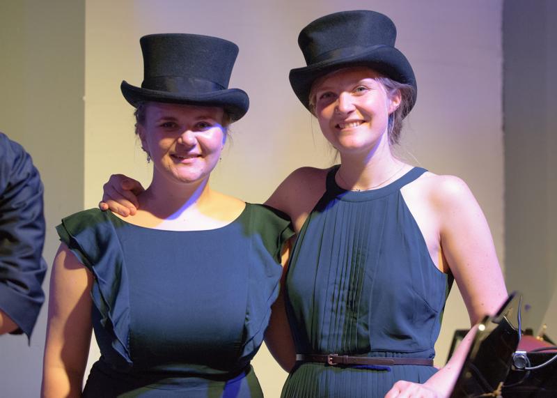  20150508-PB8_8538.JPG </br ><small> 2015-05-08 21:40</br >NIKON D800 + 70.0-200.0 mm f/2.8<br /> 90mm 1/125s f/4 ISO 5600</small>