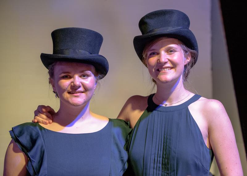  20150508-PB8_8541.JPG </br ><small> 2015-05-08 21:41</br >NIKON D800 + 70.0-200.0 mm f/2.8<br /> 110mm 1/125s f/4 ISO 4500</small>