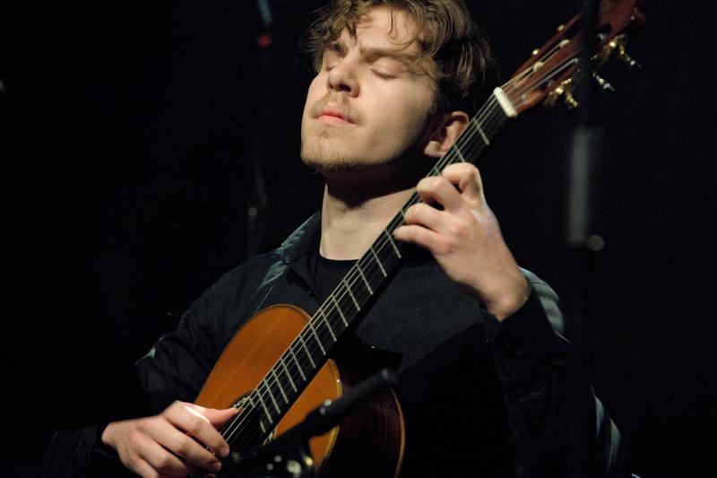  PBZ_6423.jpg </br ><small> 2024-04-12 18:33</br >NIKON Z 8 + VR 70-200mm f/2.8G<br /> 200mm 1/250s f/5.6 ISO 25600</small>