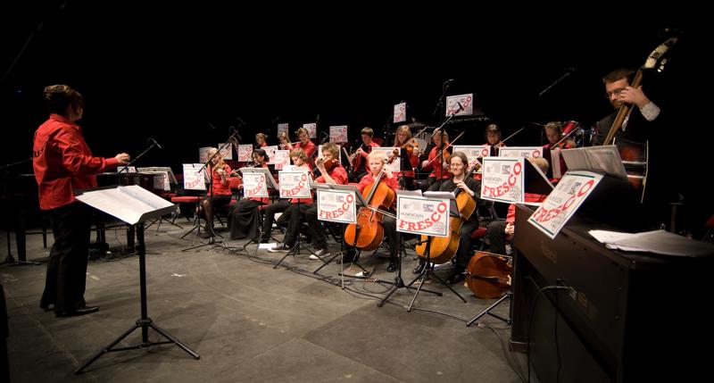  D2C_6111.jpg </br >Gallakoncert m/Sigurd og Hoje-Taastrup Kommunale Musikskole</br > <small> 2008-04-02 18:25</br >NIKON D200 12mm 1/20s f/4 ISO 400</small>
