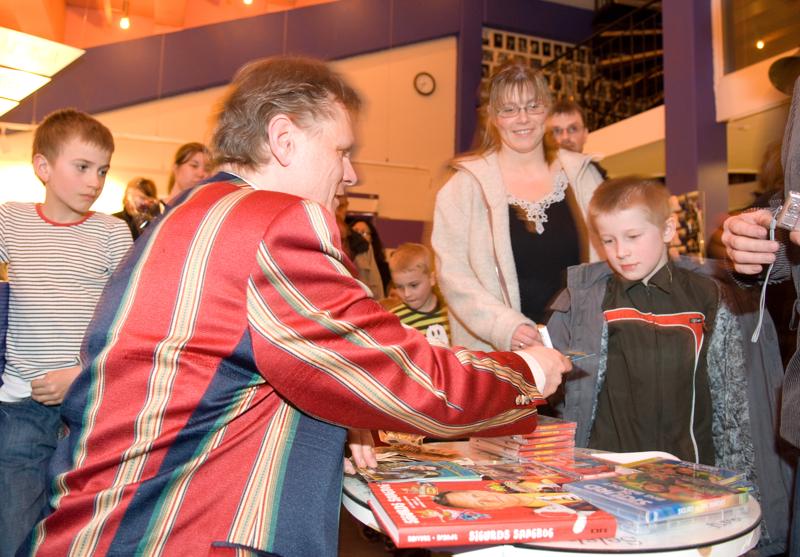  D2C_6318.jpg </br >Gallakoncert m/Sigurd og Hoje-Taastrup Kommunale Musikskole</br > <small> 2008-04-02 20:37</br >NIKON D200 17mm 1/6s f/2.8 ISO 400</small>